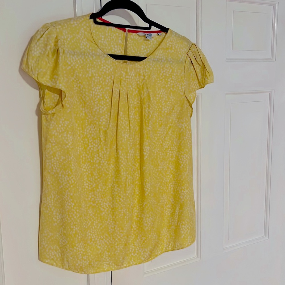 Boden spring top. Size 10, yellow and white floral print, charming, silk/viscose